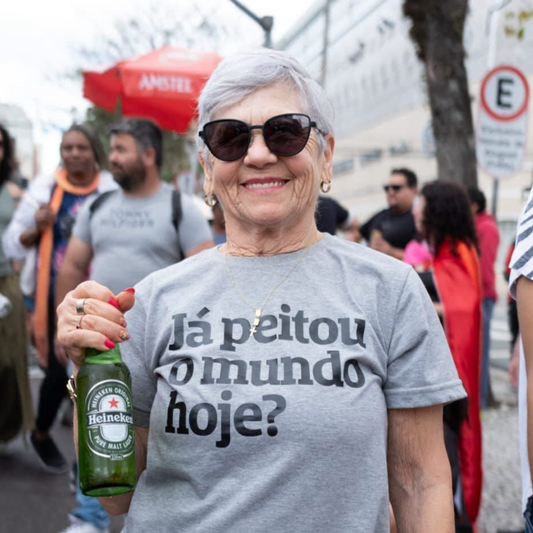 Já peitou o mundo hoje?