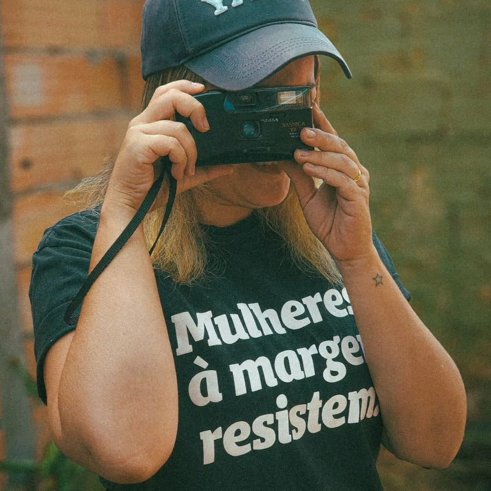 Mulheres à margem resistem.