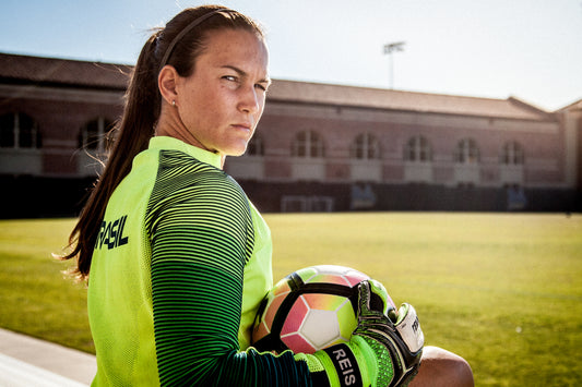 "Ter o apoio da torcida é realmente uma motivação." | Entrevista com a goleira Aline Reis