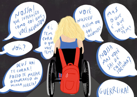 ilustração de uma mulher branca, com cabelos loiros, cacheados e compridos de costas, sentada em uma cadeira de rodas com uma mochila vermelha pendurada atrás. a sua volta, sete balões com perguntas capacististas dentro.