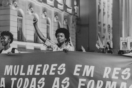 Enegrecer o feminismo por Sueli Carneiro
