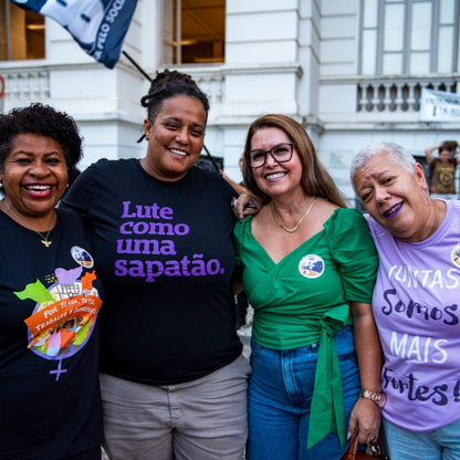 Lute como uma sapatão.