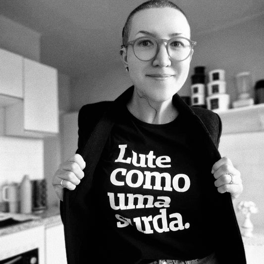 Lute como uma Surda.