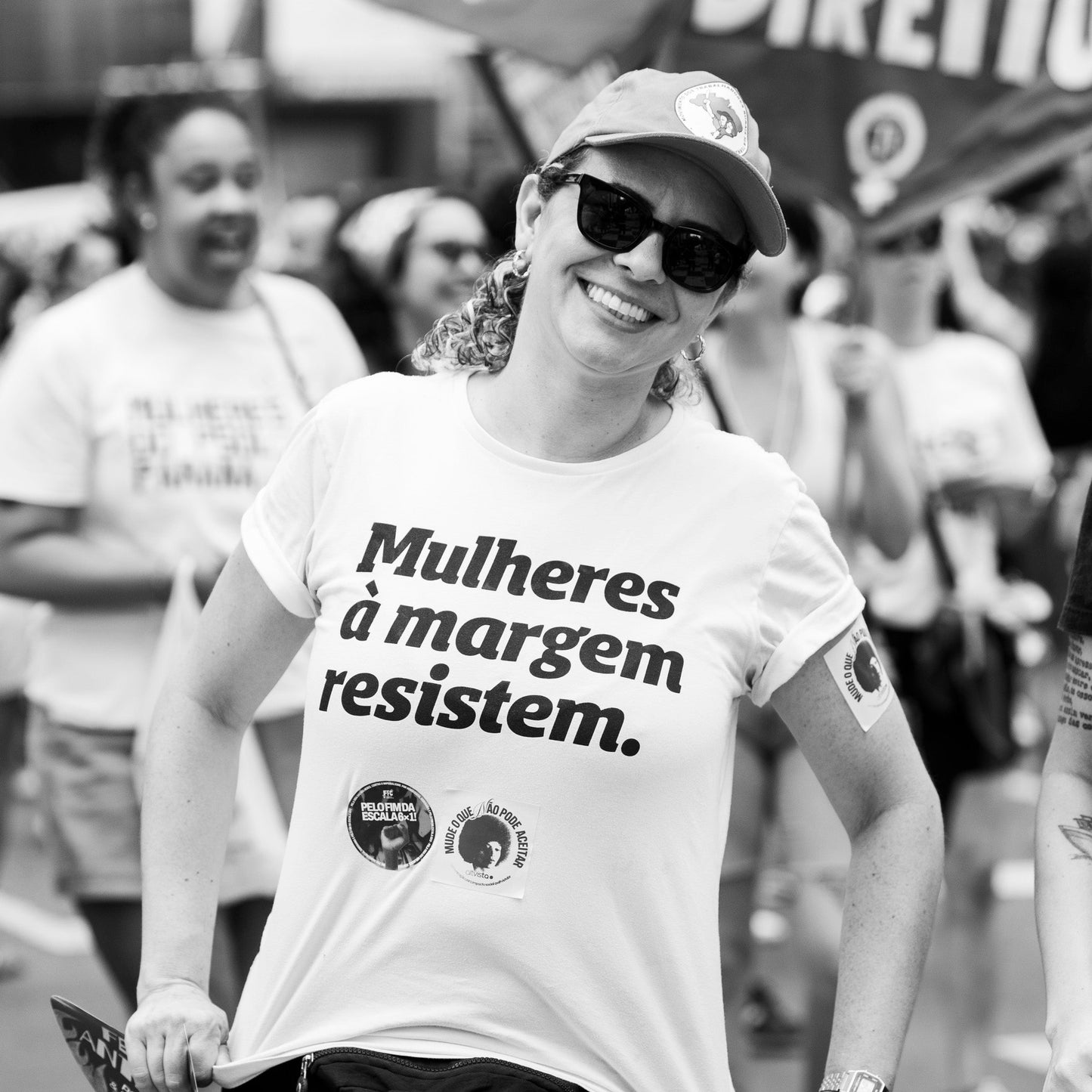 Mulheres à margem resistem.